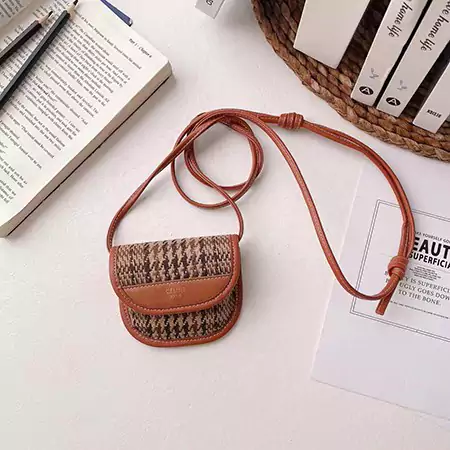 celine 収納ケース アイフォーン17プロ max 