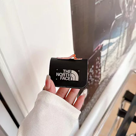 アイフォン17プロ chrome hearts風 カバー 