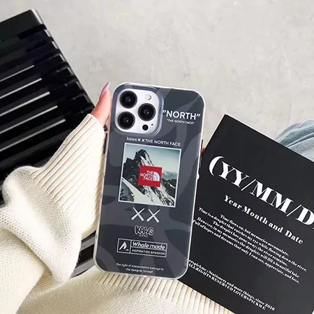 iphone17pro カウズ風 カバー 