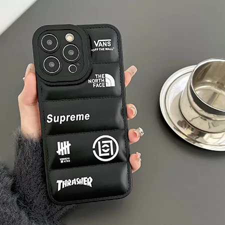 アイフォン17pro ケース シュプリーム風 