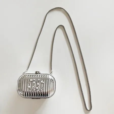 アイホンiphone17 収納ケース シャネル 