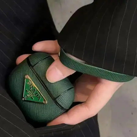 prada プラダ 収納ケース アイフォン17plus 