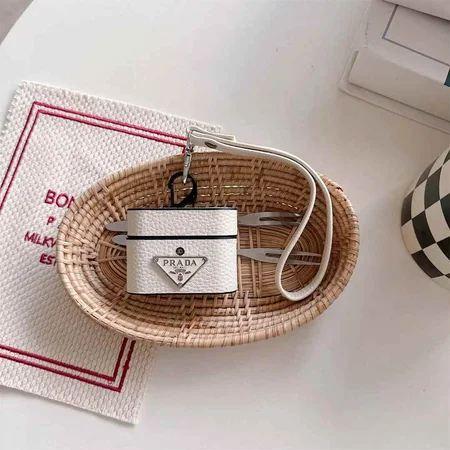 iphone17pro カバー prada 