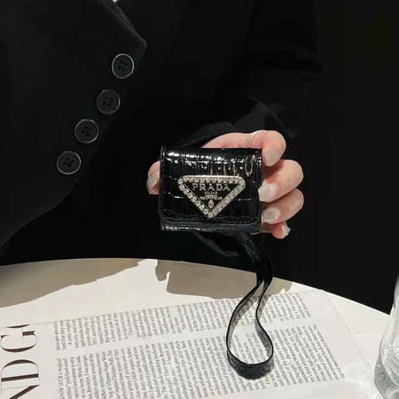 prada プラダ アイホン17プロ 収納ケース 