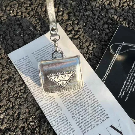 アイホン17プラス ケース プラダ 