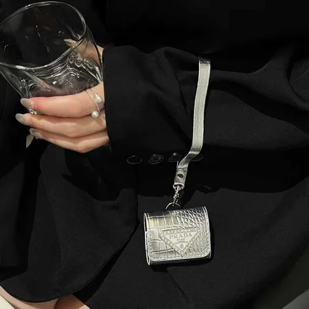 アイフォン17plus プラダ ケース 