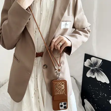 アイフォン17プラス loewe風 携帯ケース 