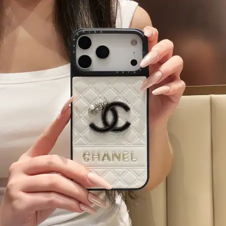 アイフォーン17プラス スマホケース シャネル風 