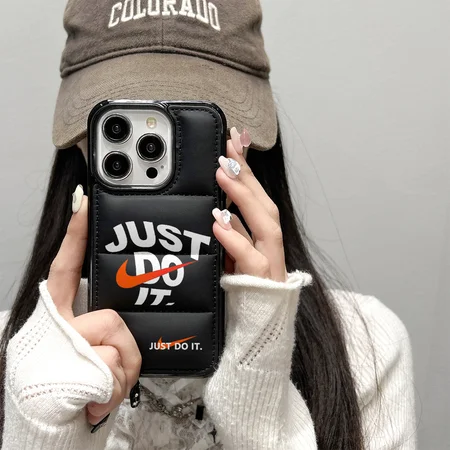 アイフォン 15 pro 携帯ケース nike風 