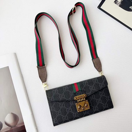 アイフォンiphone17 カバー gucci 