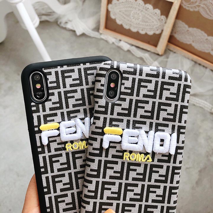 アイホン17 fendi スマホケース 
