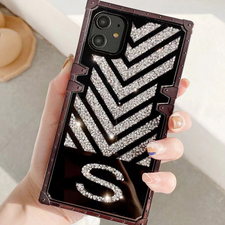 chanel シャネル ケース アイフォーン17 