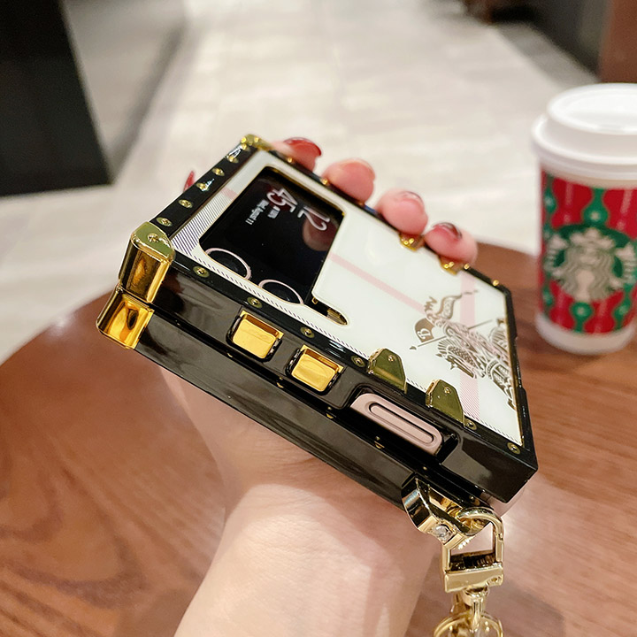 ブランド スマホケース iphone13 