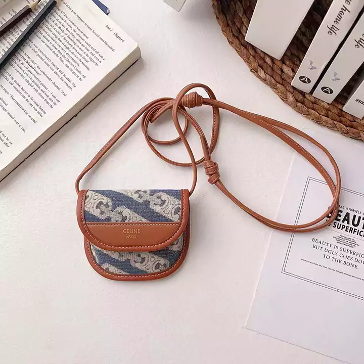 celine 収納ケース アイフォーン17プロ max 