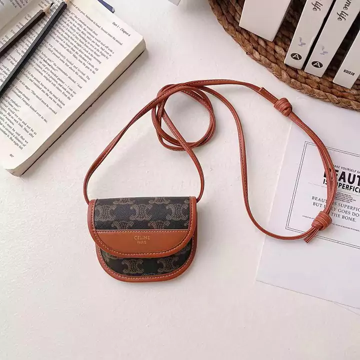 アイフォンiphone17プロ セリーヌ celine ケース 