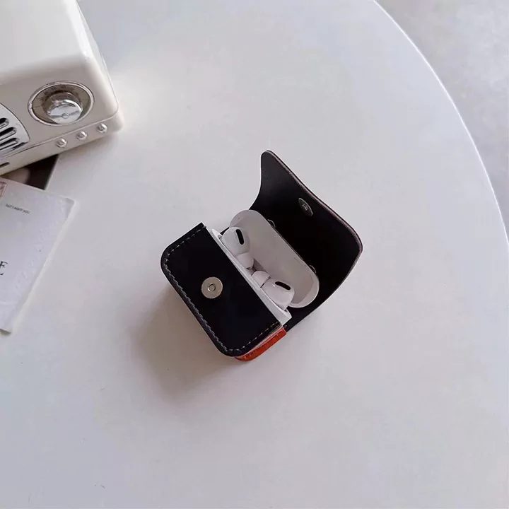 アイフォン17プロ chrome hearts風 カバー 