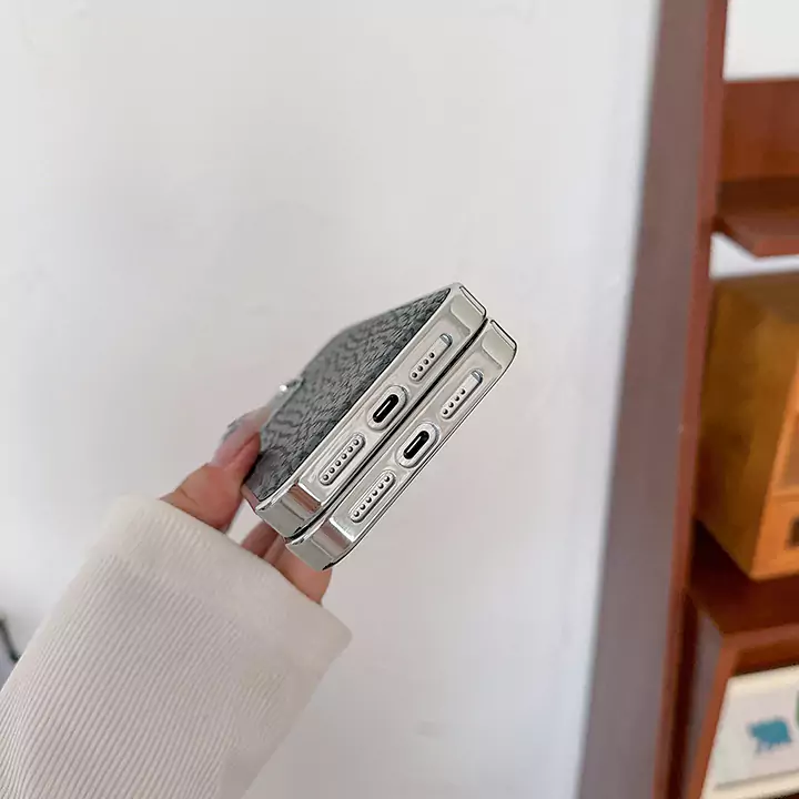 ブランド 携帯ケース アイフォン15 エムシーエム mcm 