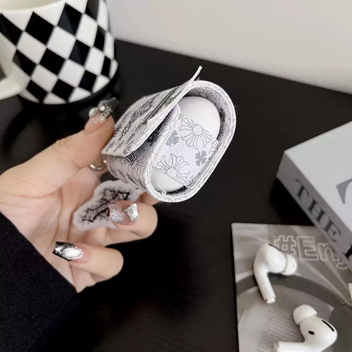 ブランド カバー アイフォーン17 クロームハーツ風 