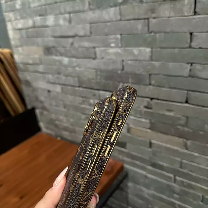 ブランド アイフォン15 スマホケース 