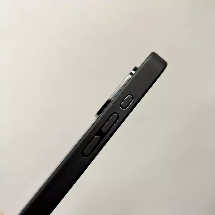 バレンシアガ iphone17 
