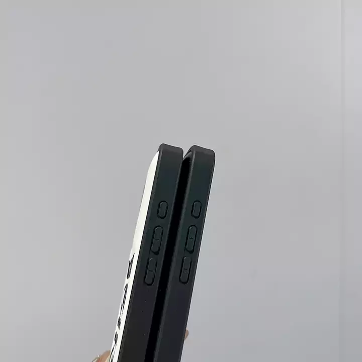 ハイブランド  アイフォーン17プラス スマホケース 