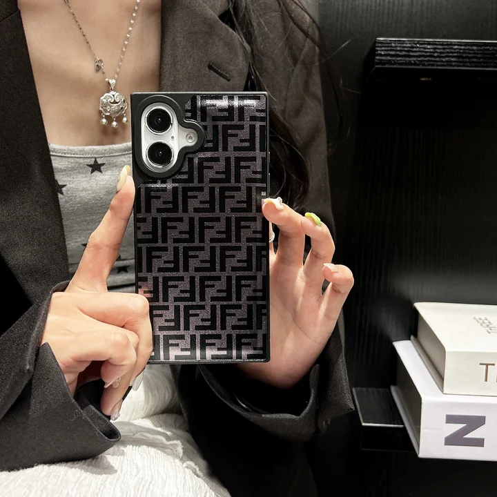 アイフォン17プロ max フェンディ fendi カバー 