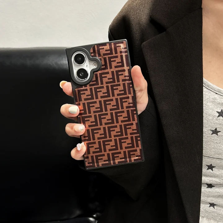 fendi フェンディ アイフォン 15 pro ケース 