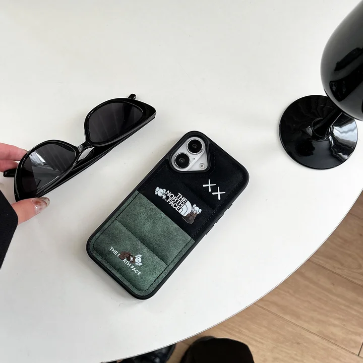 kaws ケース iphone17 
