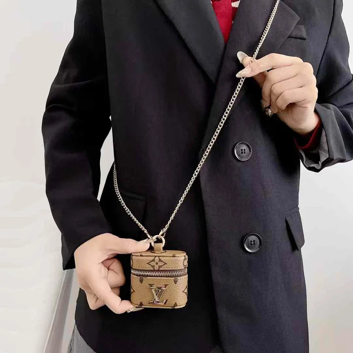 ブランド カバー アイフォン17プラス 