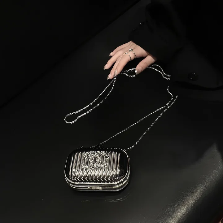 ブランド シャネル アイホンiphone17pro 収納ケース 