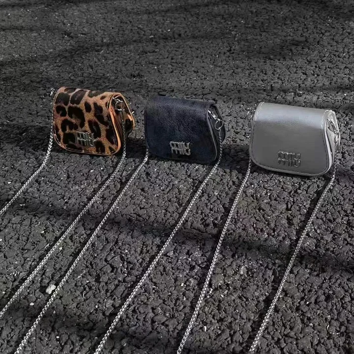 ミュウミュウ miumiu iphone17プロ max 