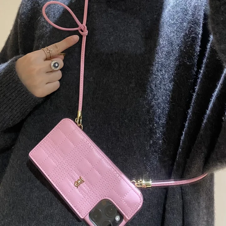 burberry アイフォーン14プラス スマホケース 