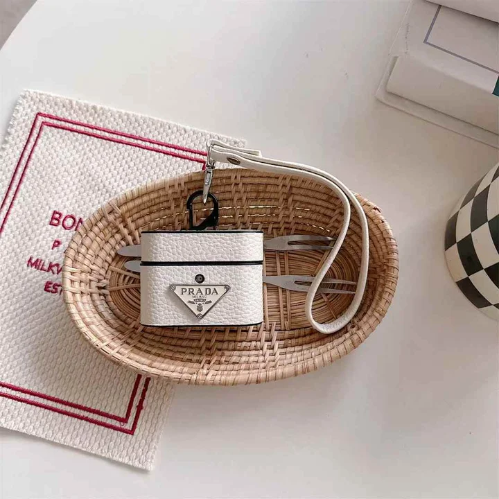 prada風 アイホン17plus カバー 