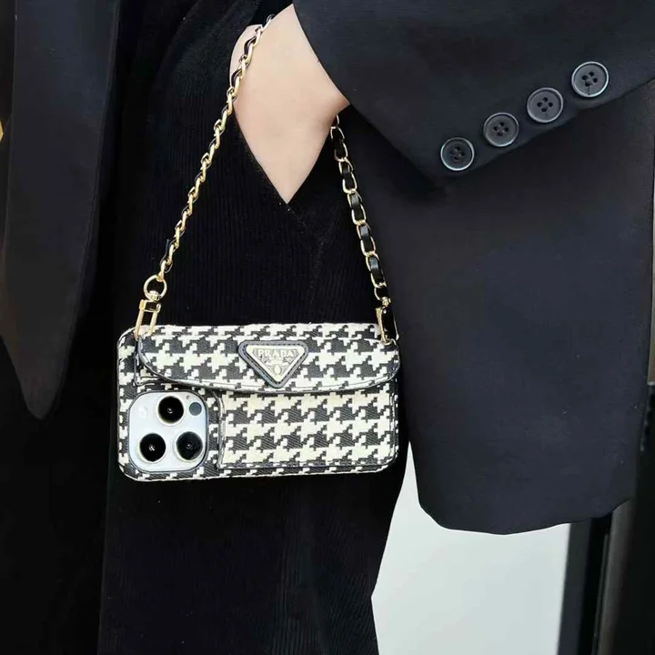 prada アイフォーン17plus カバー 