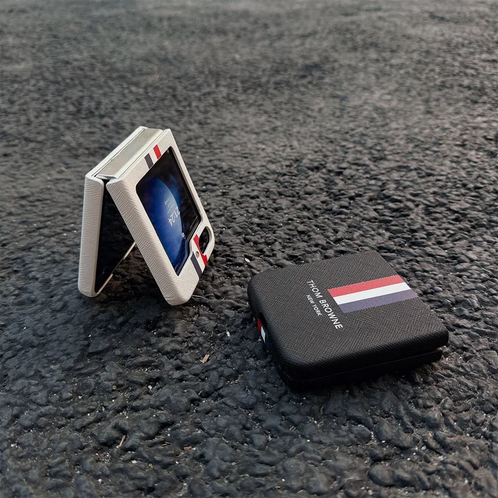 ハイブランド トムブラウン iphone17plus ケース 