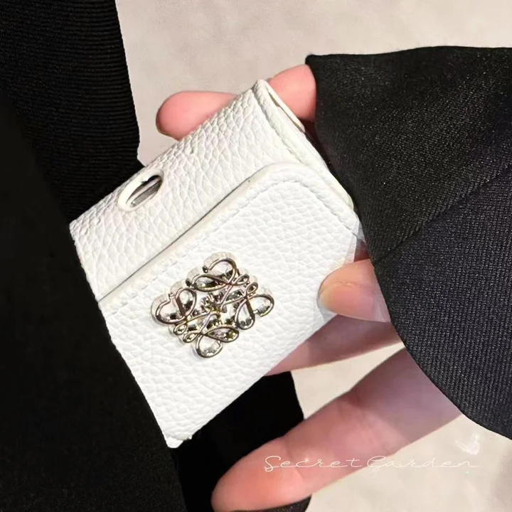 アイフォーンiphone17promax  収納ケース 