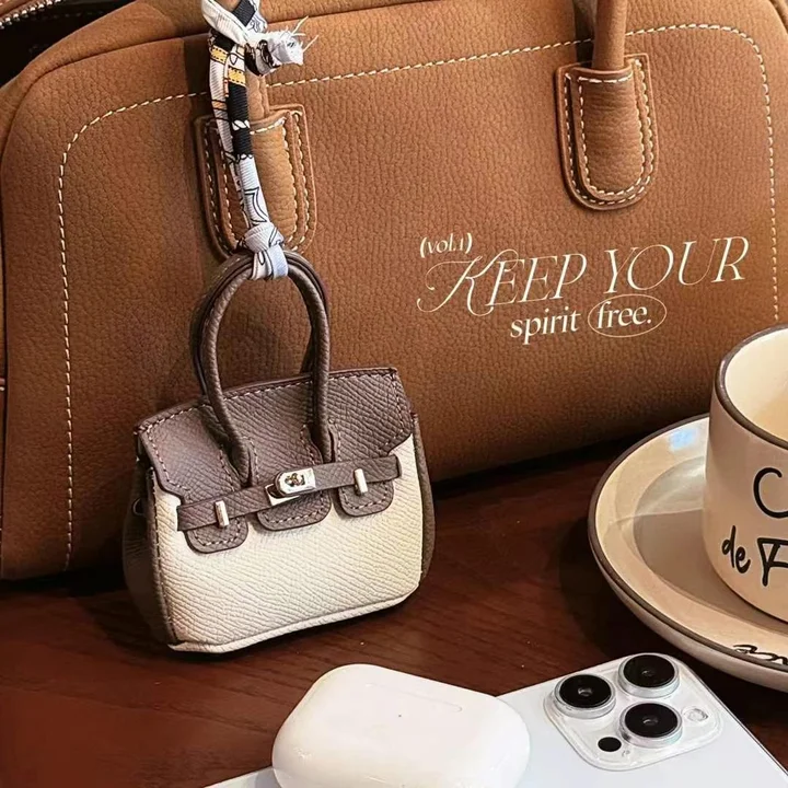 hermes エルメス アイフォーン17plus 収納ケース 