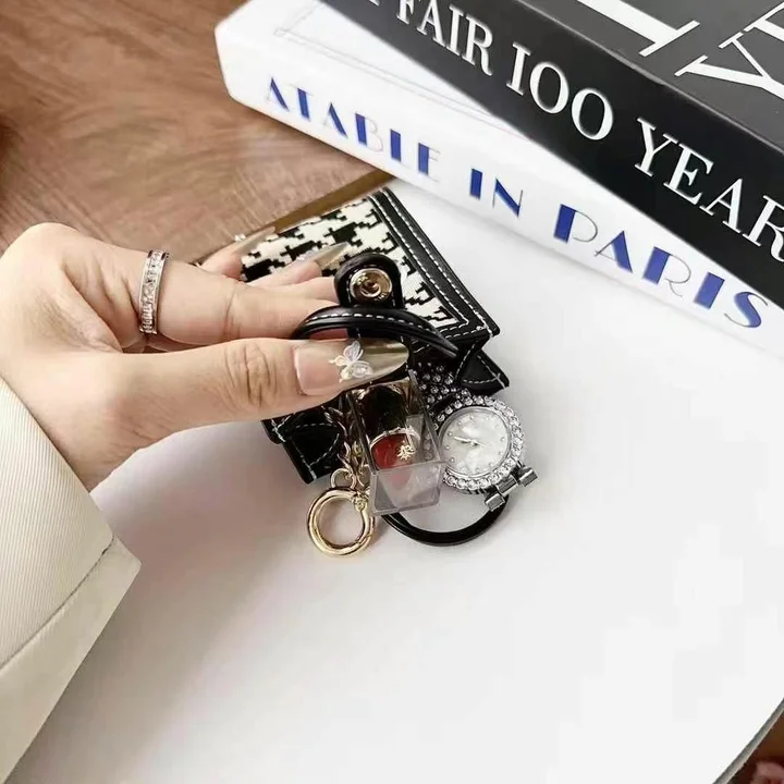 ハイブランド celine セリーヌ アイホン17pro max 収納ケース 