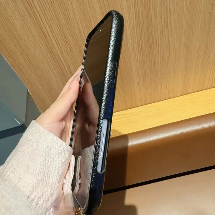 ブランド カバー iphone17プロ 