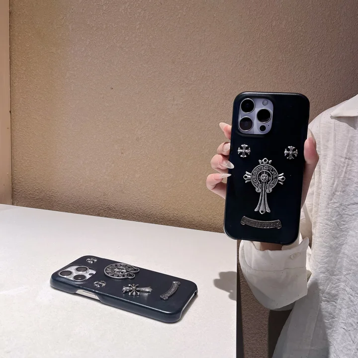 アイフォン17プラス chrome hearts カバー 