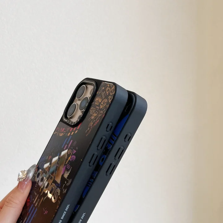 アイフォーン17plus アディダス風 ケース 