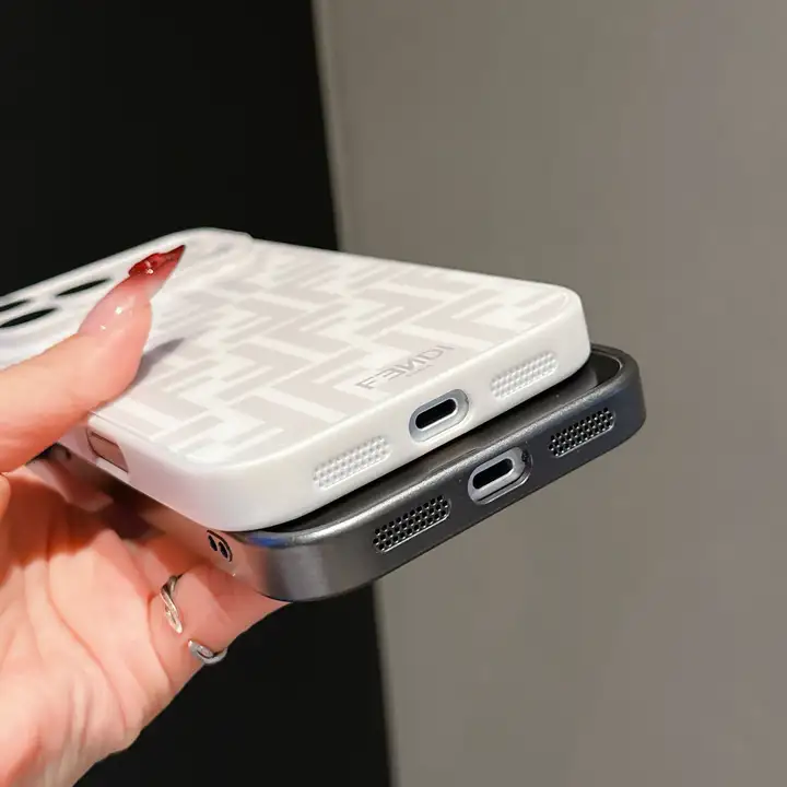 ブランド ケース アイフォン16e