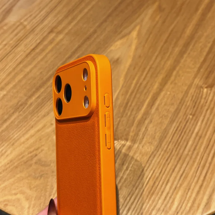 ブランド カバー アイフォーン17 