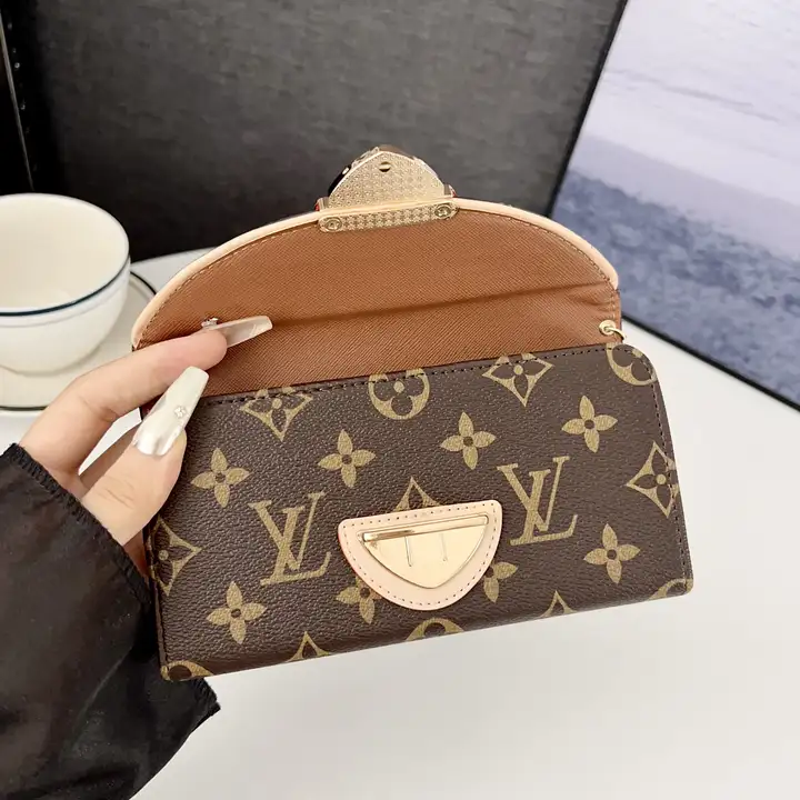 ルイヴィトン風 アイフォーン16