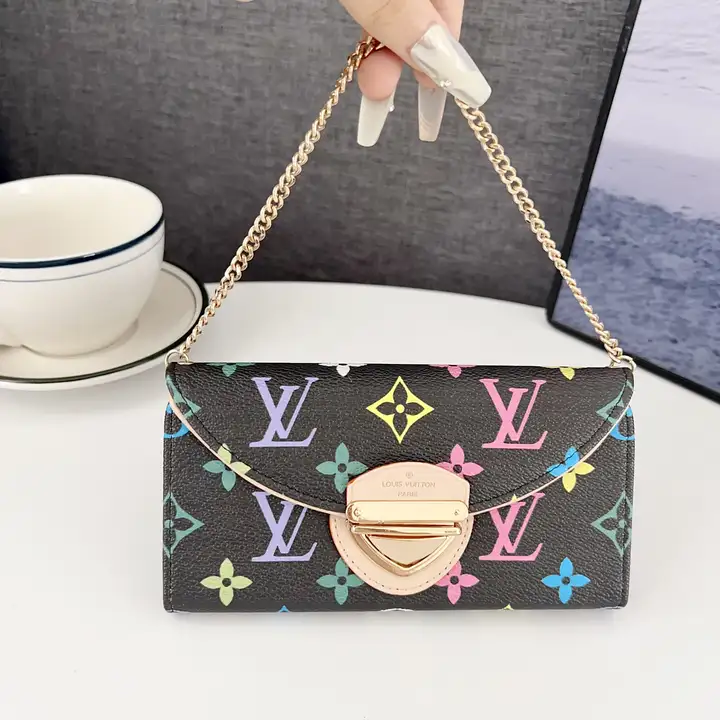 ハイブランド カバー アイフォーン16 Pro 黒