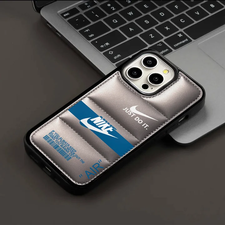 ナイキ スマホケース アイフォーン17 