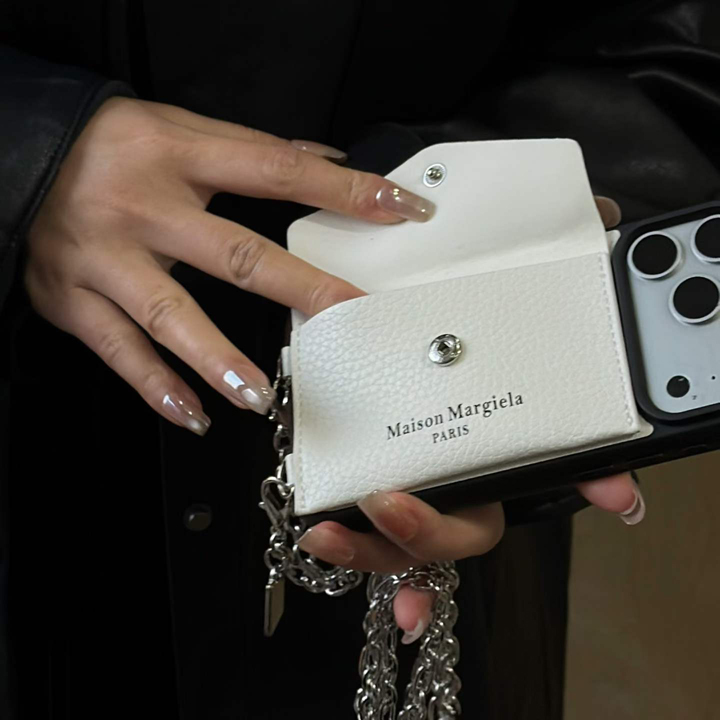 ブランド メゾン マルジェラ maison margiela iphone17plus 携帯ケース 