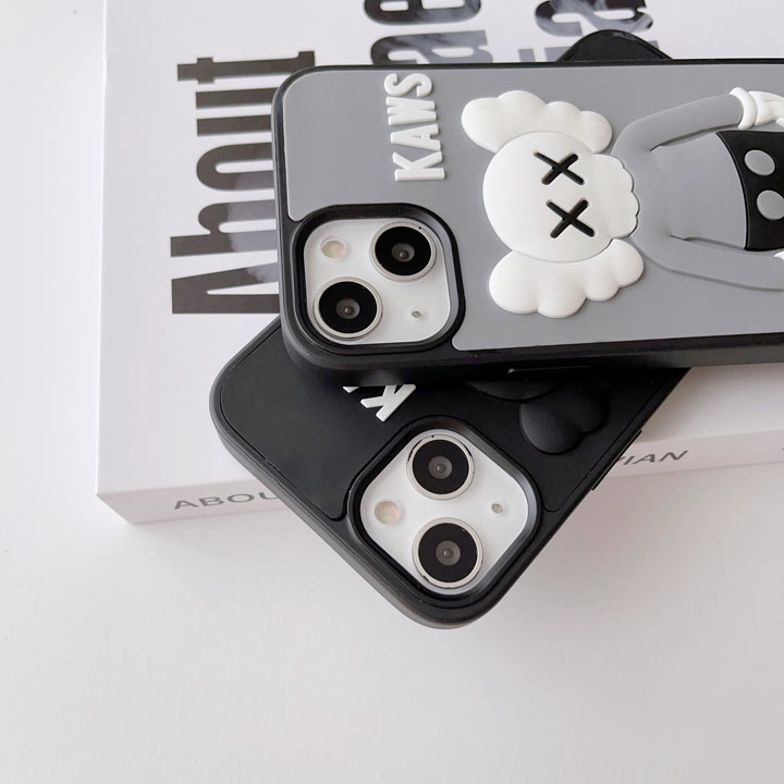 アイフォンiphone17 kaws カウズ スマホケース 