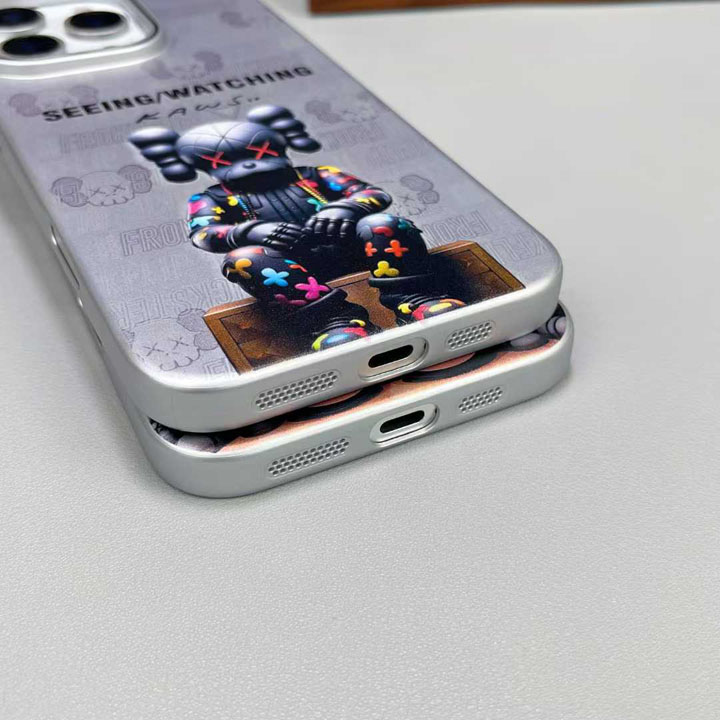 ブランド カウズ kaws iphone17pro max カバー