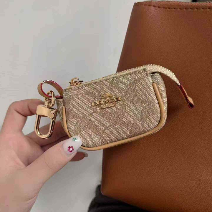 アイホン17プラス coach ケース